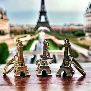 Set of 3 Metal Eiffel Tower Souvenirs Keepsake Keychains Gold Silver & Bronze.
